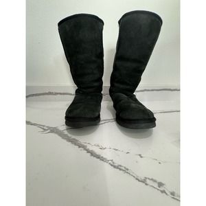 Ugg Classic 5815 Size 9 Women Black (has small rip)